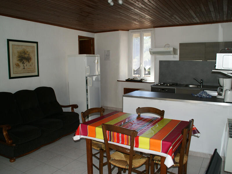 BARGUES-LATOUR-F3-Chataigner--Avene