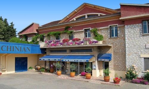 CAVEAU DE VENTE ensoleillé et fleuri.site