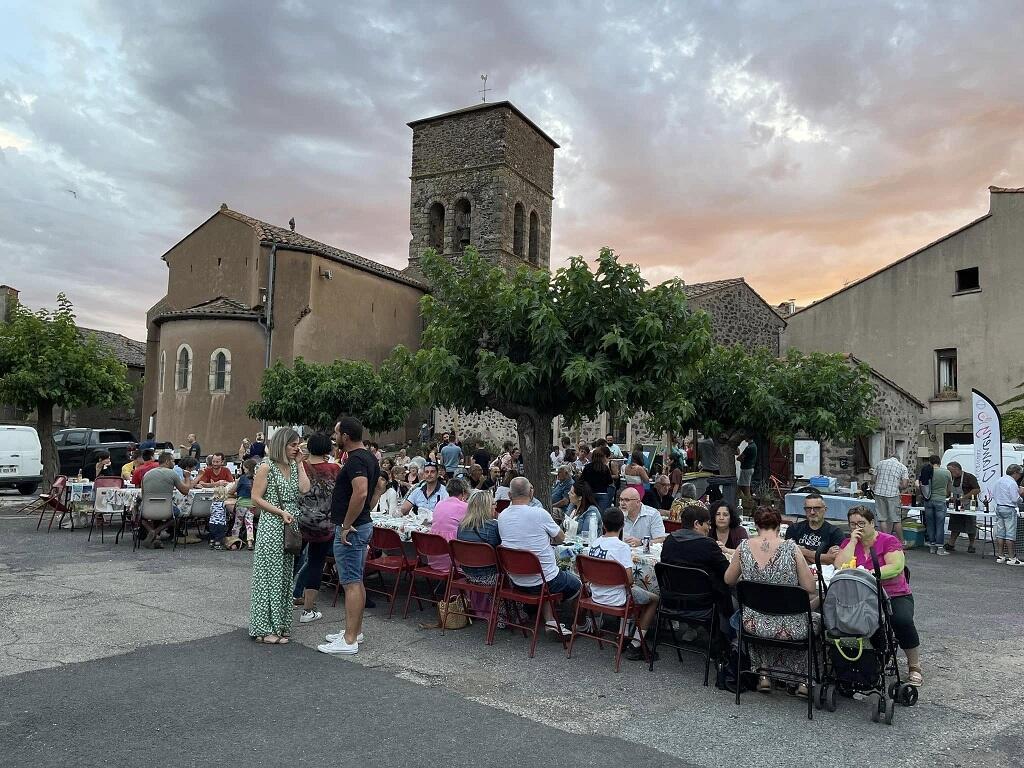 PLACE DE LA MAIRIE CARLENCAS