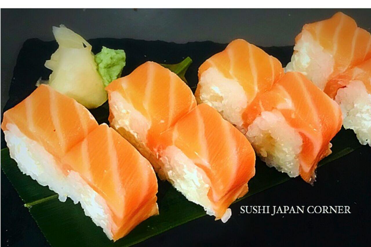 SUSHI-JAPAN-CORNER-SALMON-ROLLS