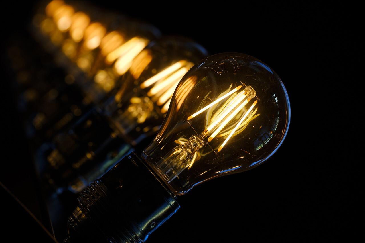 light-bulbs-3489395_1280