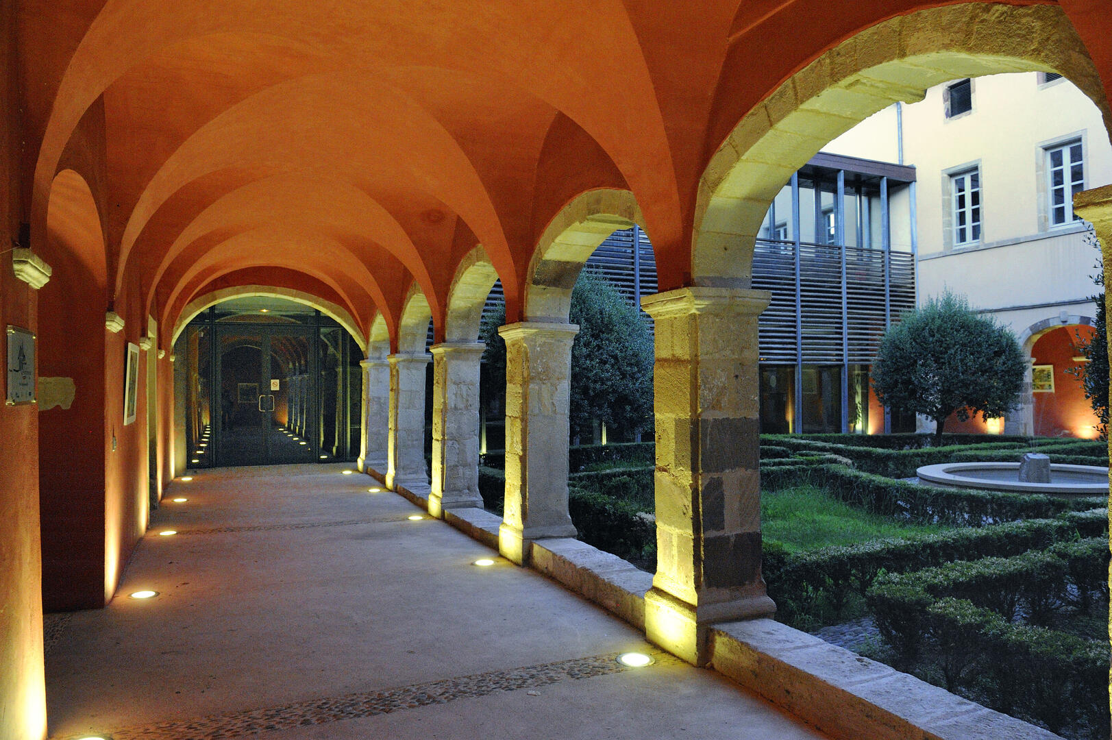 20150726_gd_cloitre de l abbaye de saint chinian_s2