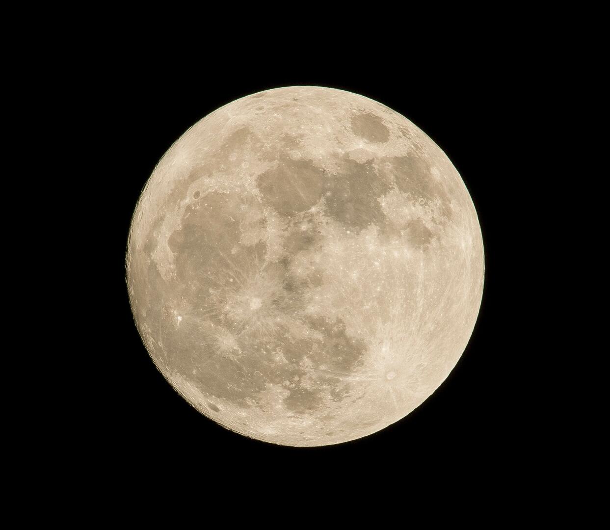 Observation lune © Pedro Lastra - Unsplash
