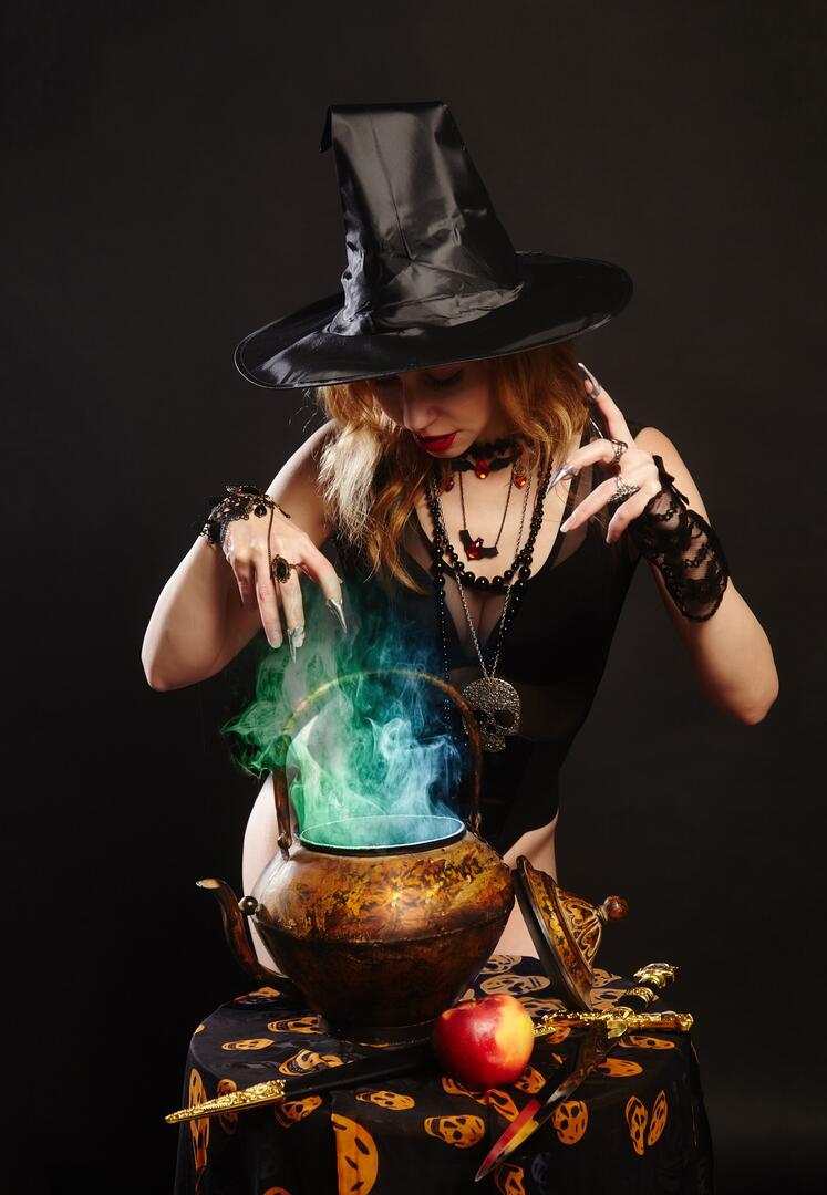 witch-4768770_1920