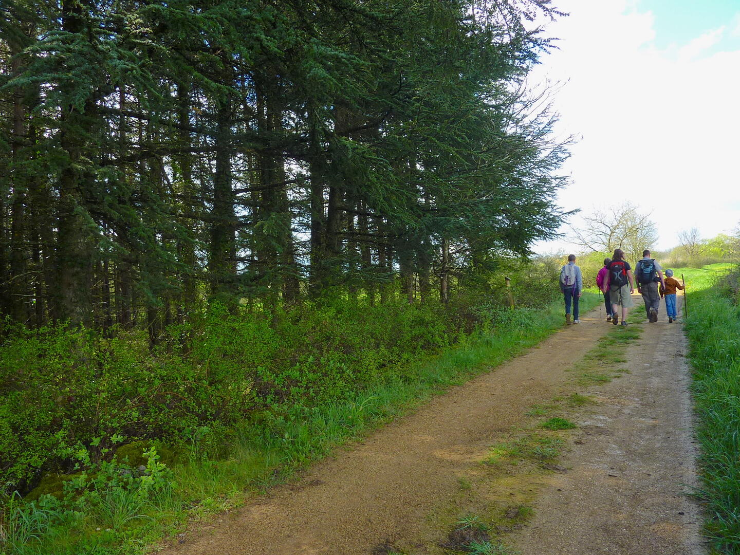 Bach - Randonneurs sur le sentier des Phosphatières © Lot Tourisme - C. Sanchez