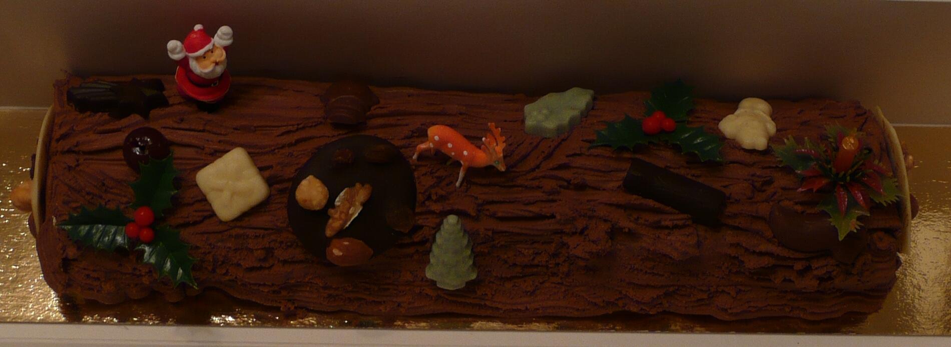 Bûche_de_Noël_decorée