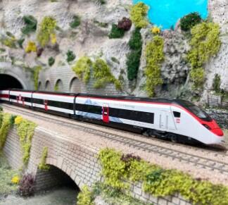 train miniature