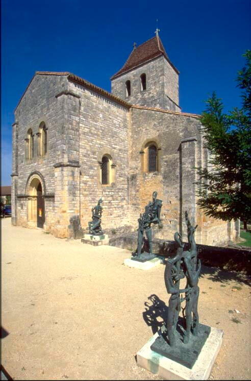Les Arques : Sculpture de Zadkine devant l'église Saint-Laurent