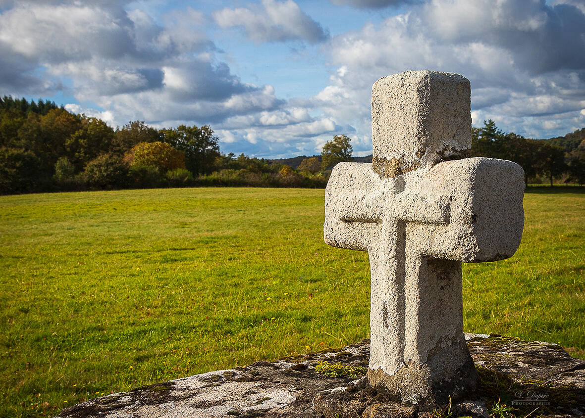 Croix sur St Geniez ô Merle