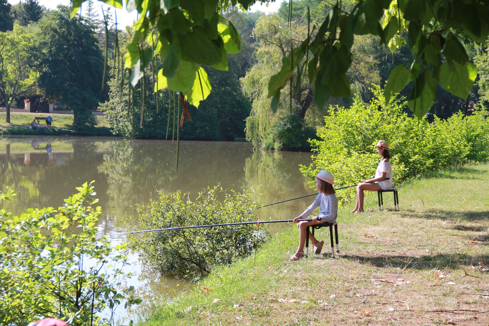 Fillettes pêche