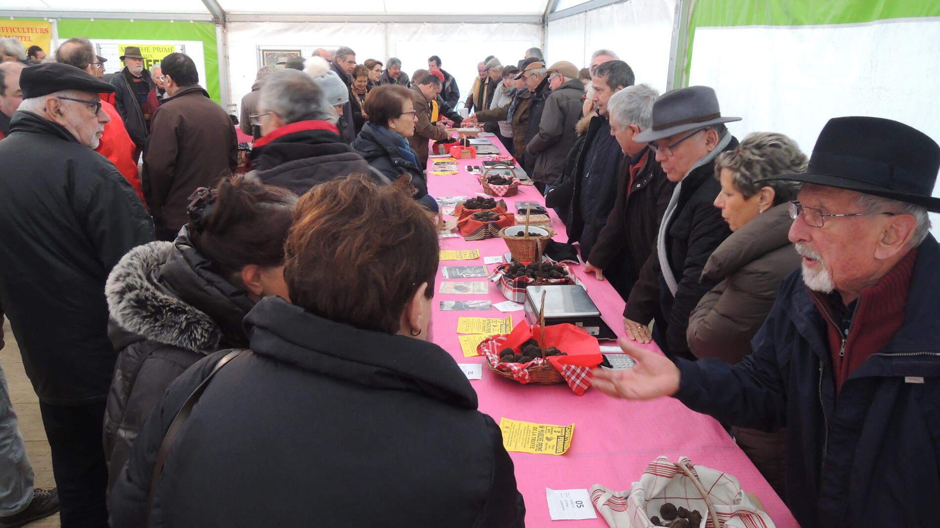 Foire-aux-truffes--repas