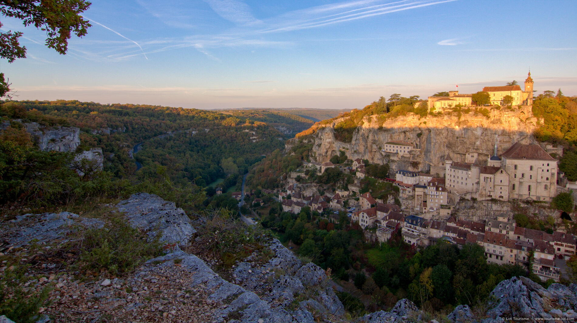 Lever du soleil sur Rocamadour et le canyon de l'Alzou
