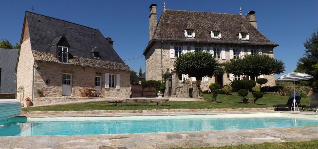 Location Clévacances Boussu-piscine
