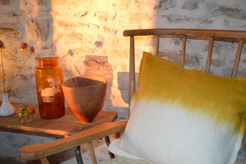 Maison-du-Causse---Coussin-jaune-et-blanc---Le-Bastit-web