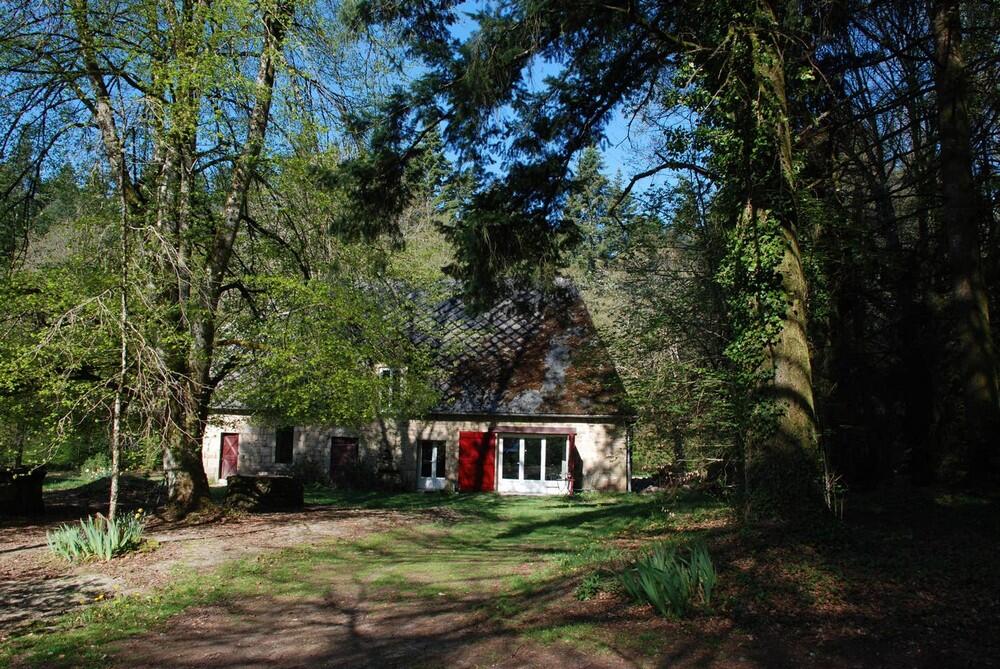 MaisonDesServiteurs-StJulienAuxBois-exterieur