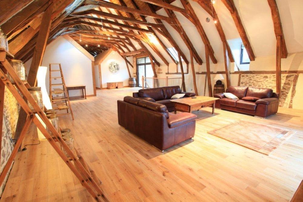 MeubléDUVINAGE-LaChapelleStGeraud_salonVueCorridor