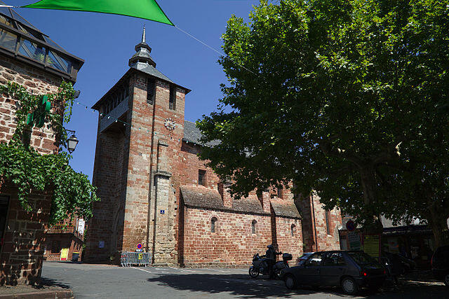 Meyssac_-_Église_01