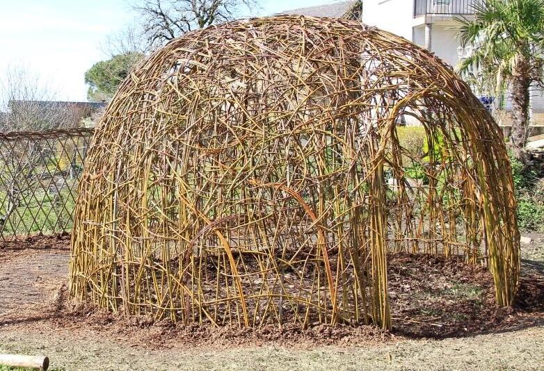 Tonnelle-a-la-construction