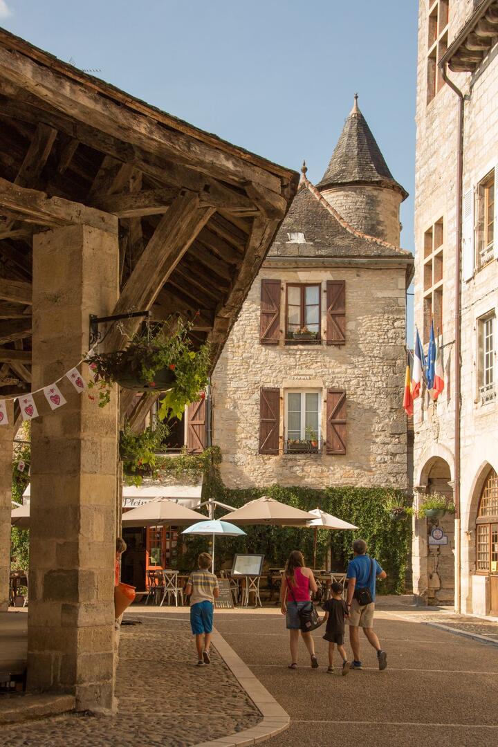 Visite ludique Des brigands dans la ville - Martel ©MalikaTurin