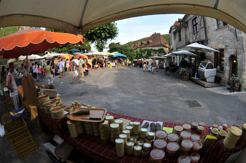 Marché de producteurs de pays à Saint-Cirq Lapopie