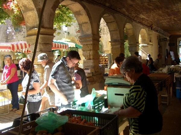 Marché St Geniez d'Olt