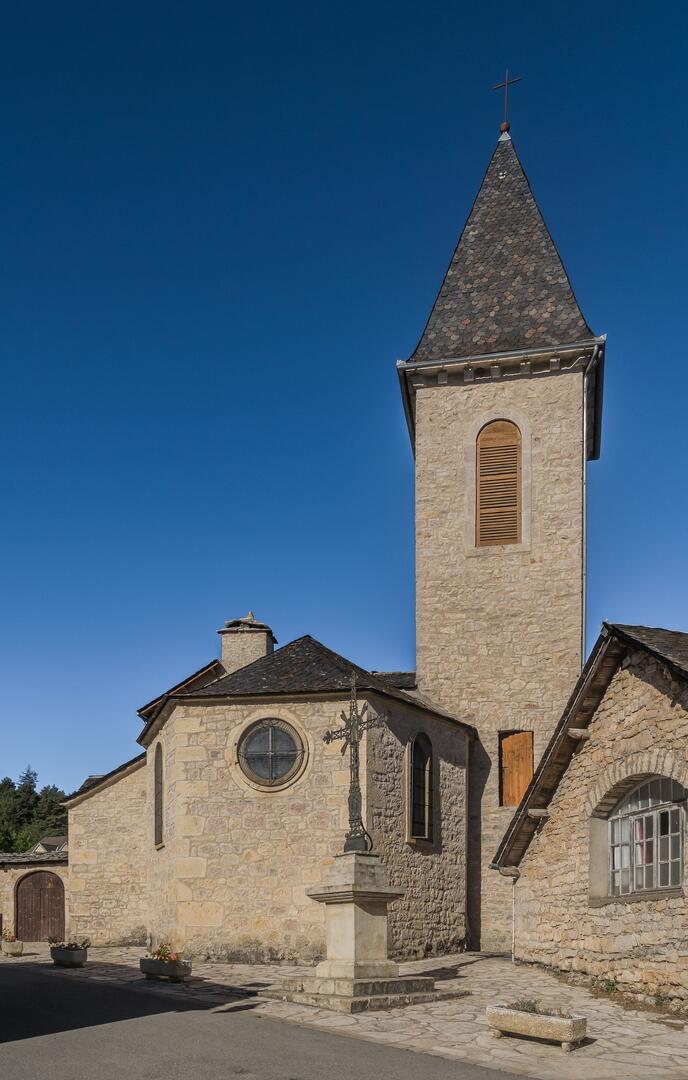 Saint_Romain_Church_in_Saint-Rome-de-Dolan