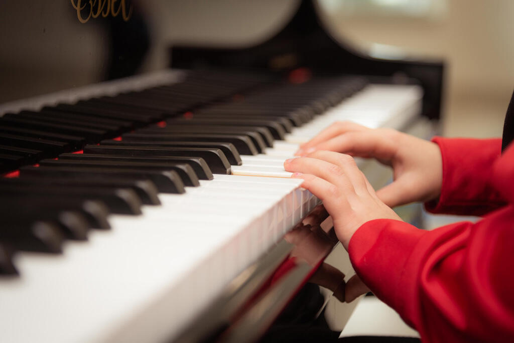 main--enfant-piano©