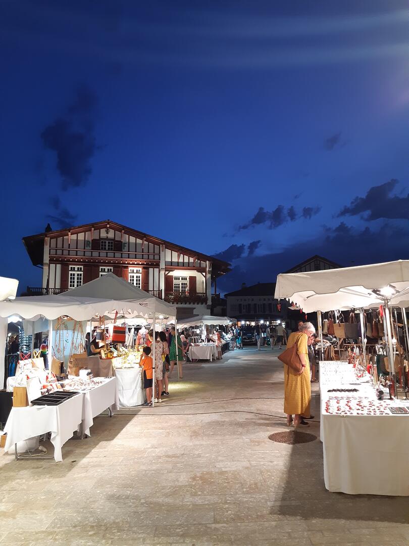 Marché nocturne