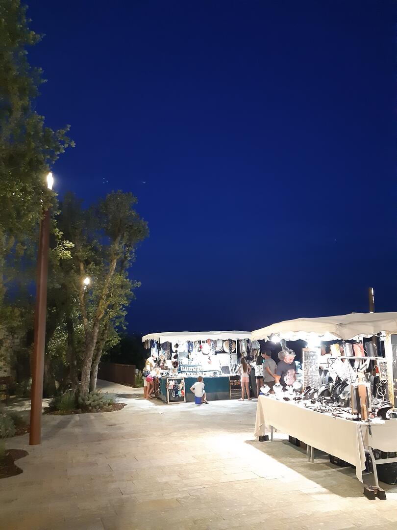 Marché nocturne