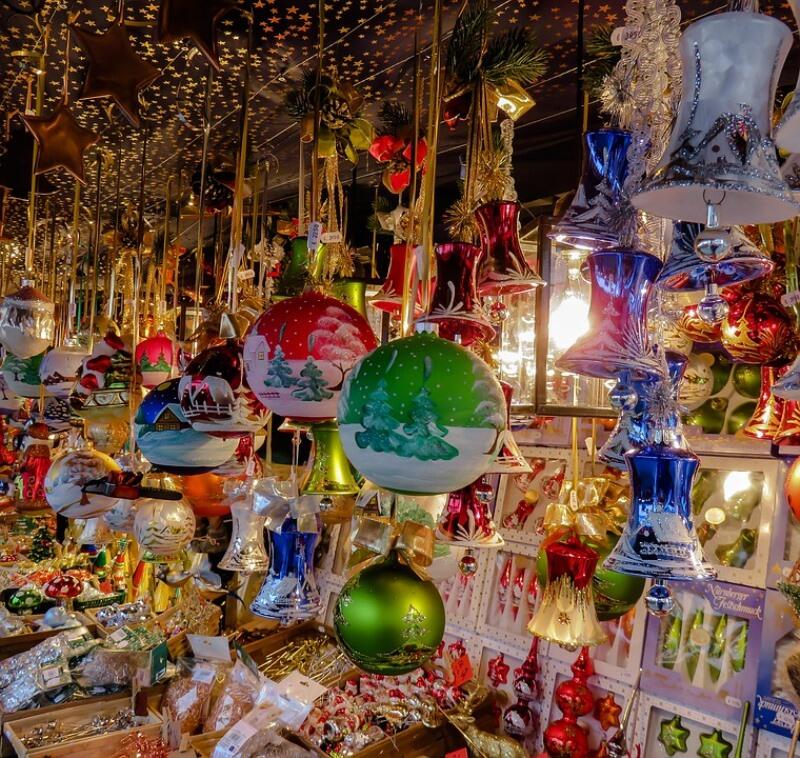 Boules-et-cadeaux-de-Noel-2