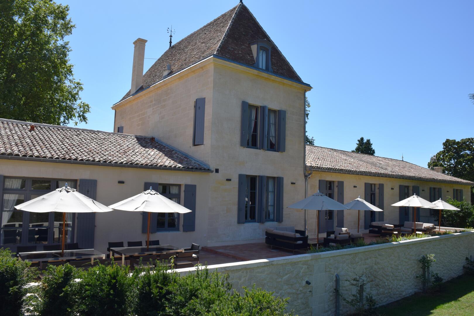 Chateau-Bellefont-Belcier-terrasse-2