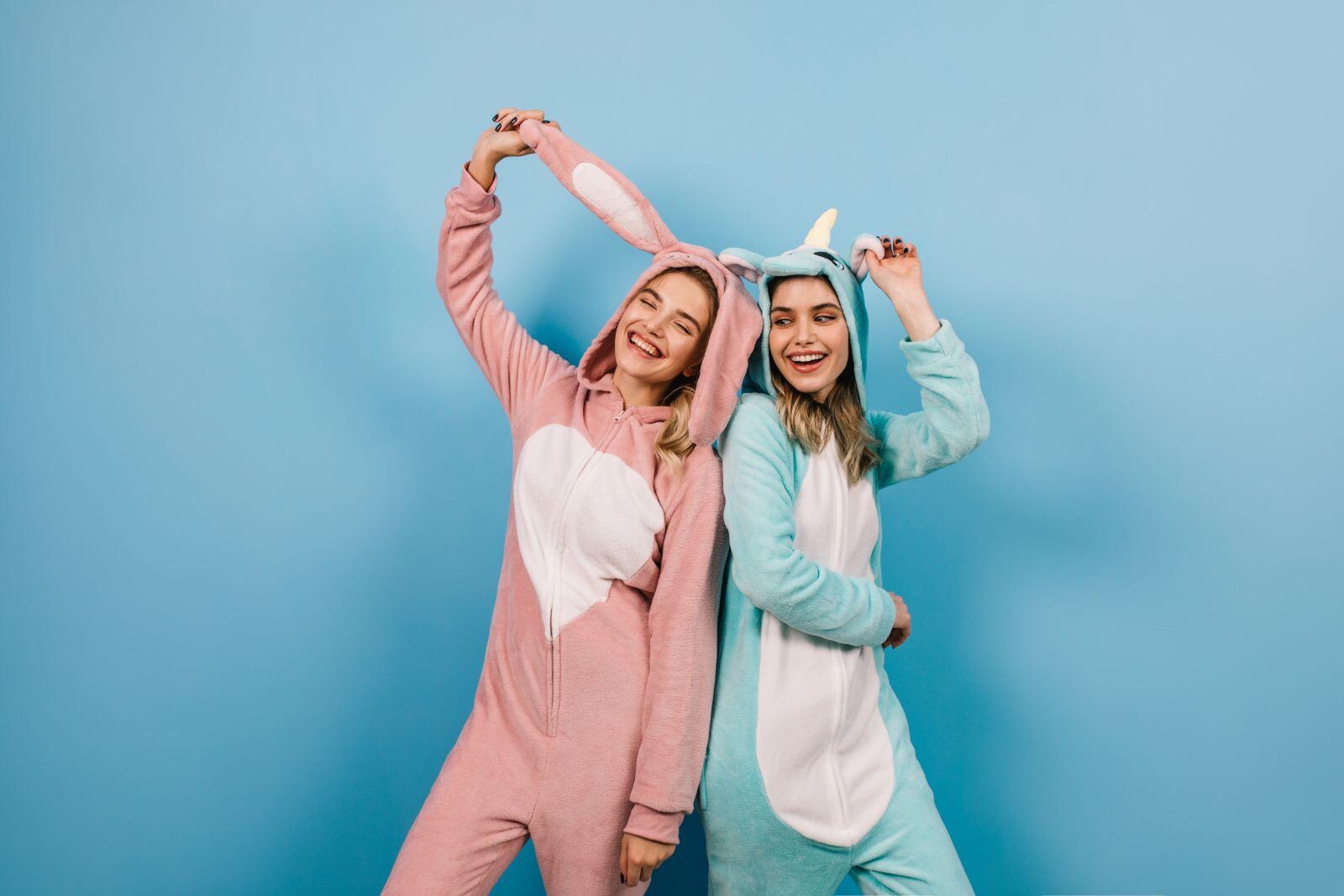 amazing-ladies-in-funny-pajamas-expressing-sincere-emotions