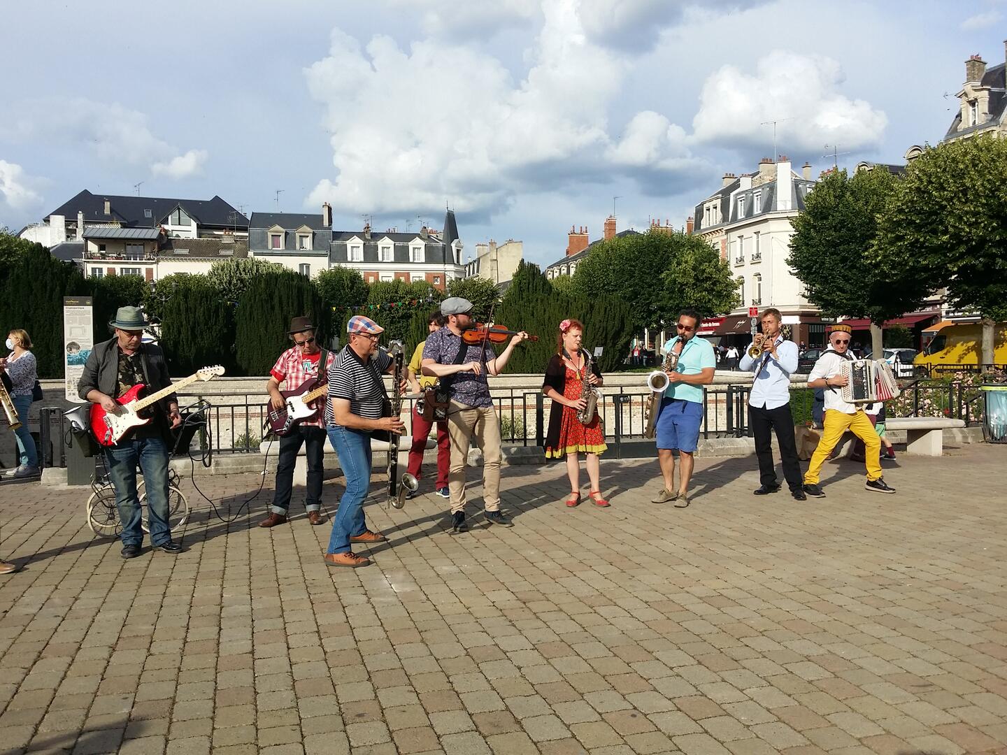 "Nous, on attend Paulette" en déambulation à Reims en juin