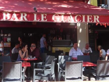 Bar le Glacier village