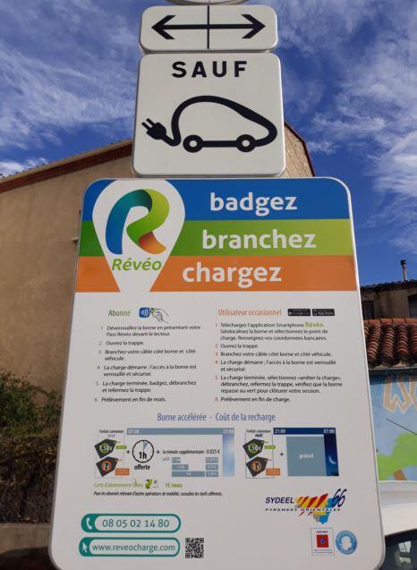 Borne-recharge-electrique-Reveo-5