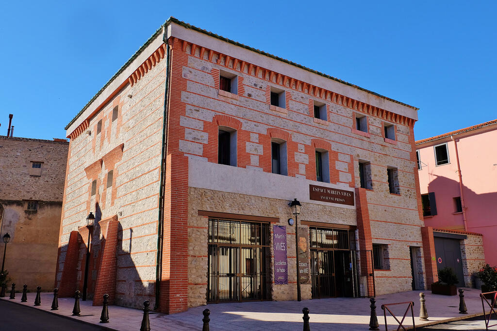 ESPACE Martin VIVES situé dans une ancienne prison du XIX°Rue du Palais de Justice PRADES(1)