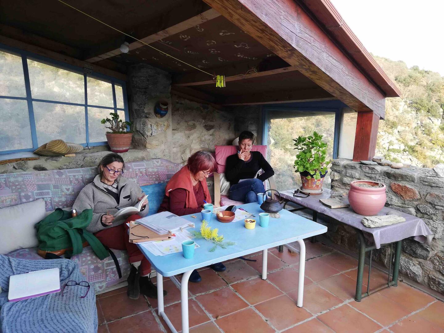 Lectures pas à pas • Écritures à ciel ouvert • • • Sur la terrasse à Eus