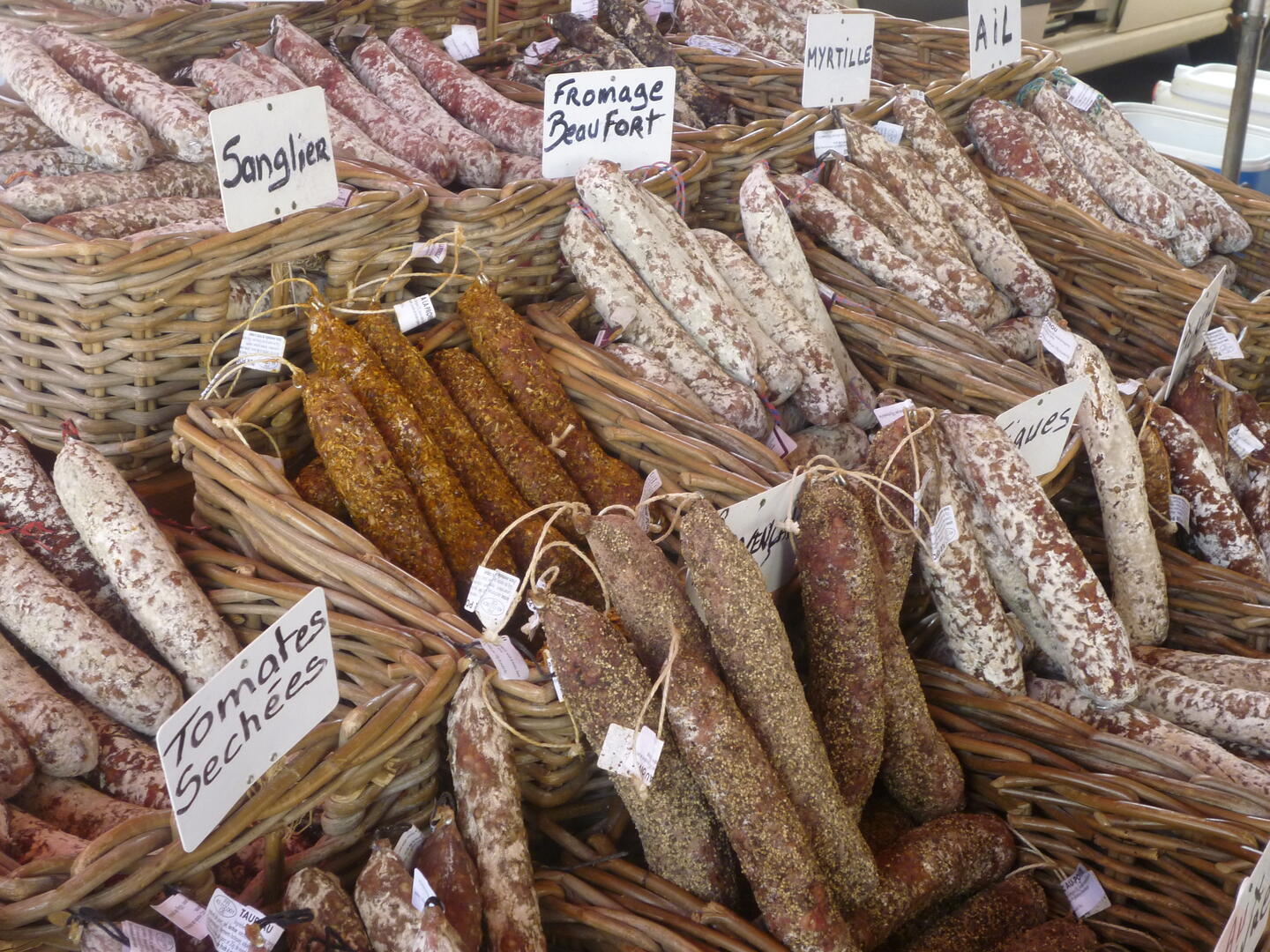 Saucissons sur le marché