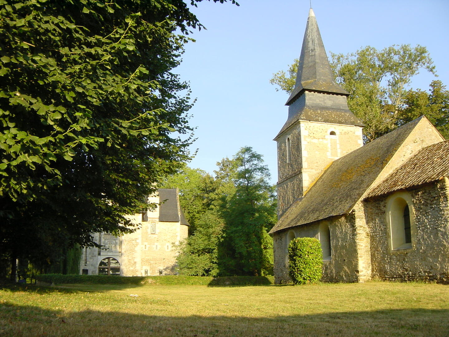 Eglise St Symphorien Clermont Créans-août03