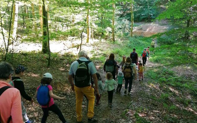 Pascal_groupe sur sentier