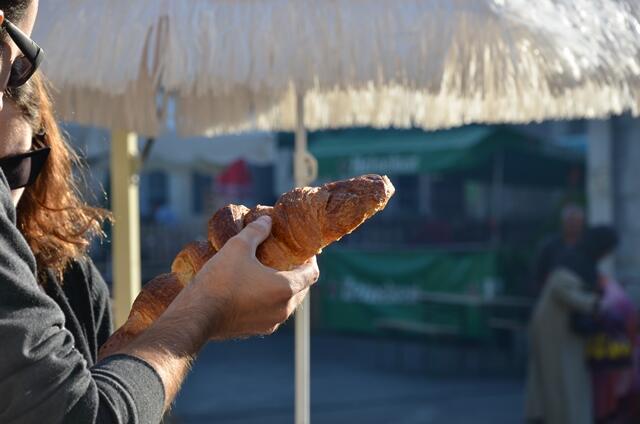 animation-vide-grenier-gros-croissant-le-guedeniau1-bauge-en-anjou-49