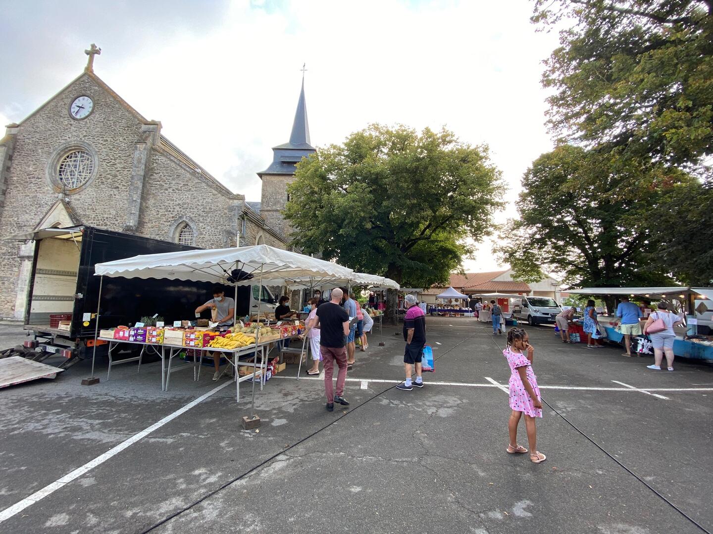 eglise et marché Commequiers- Joel Giraudeau