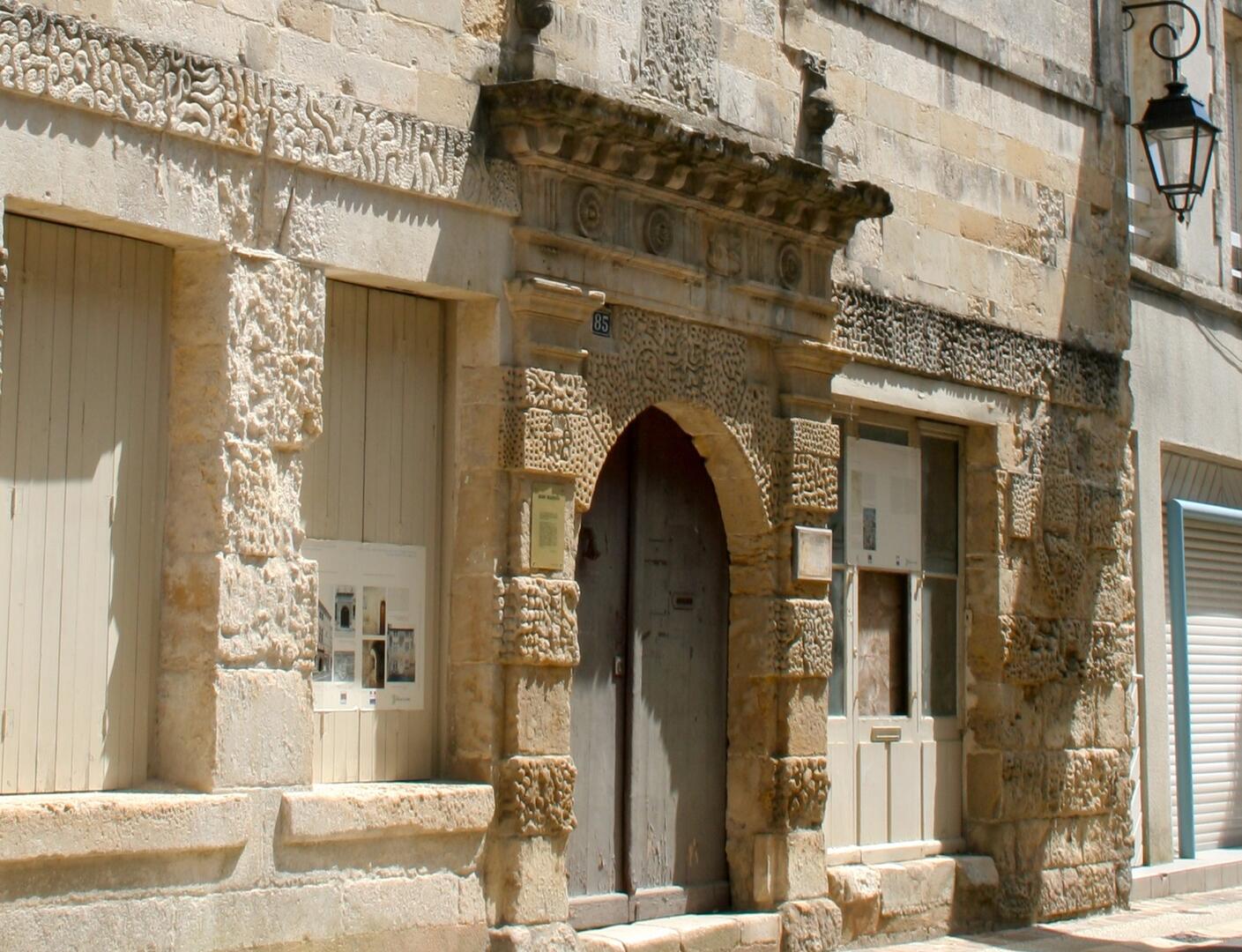 visite-guidée-fontenay-le-comte-les-ruelles-de-l-histoire-85200