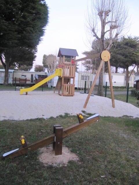 airedejeux_lesombrages_sainthilairederiez