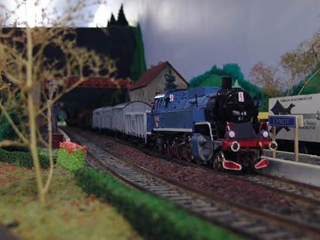 Train miniature givetois