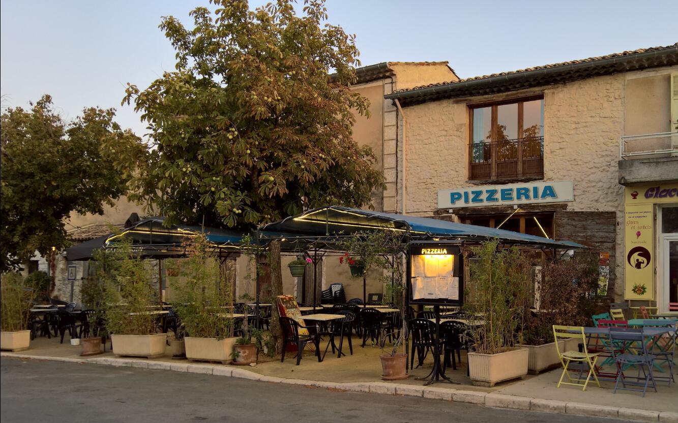Entrée et terrasse