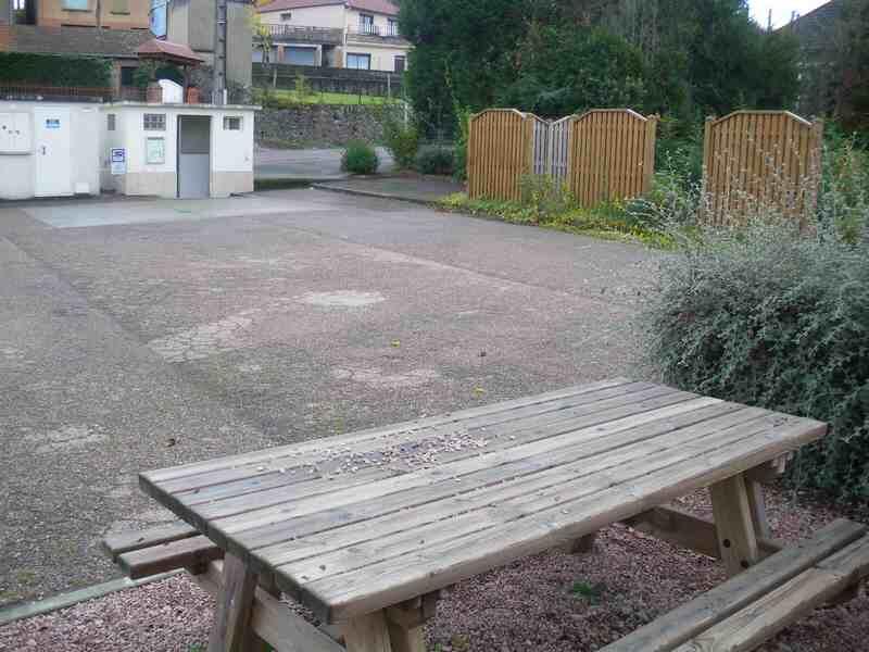 Aire de stationnement et de service St Martin d'Estreaux