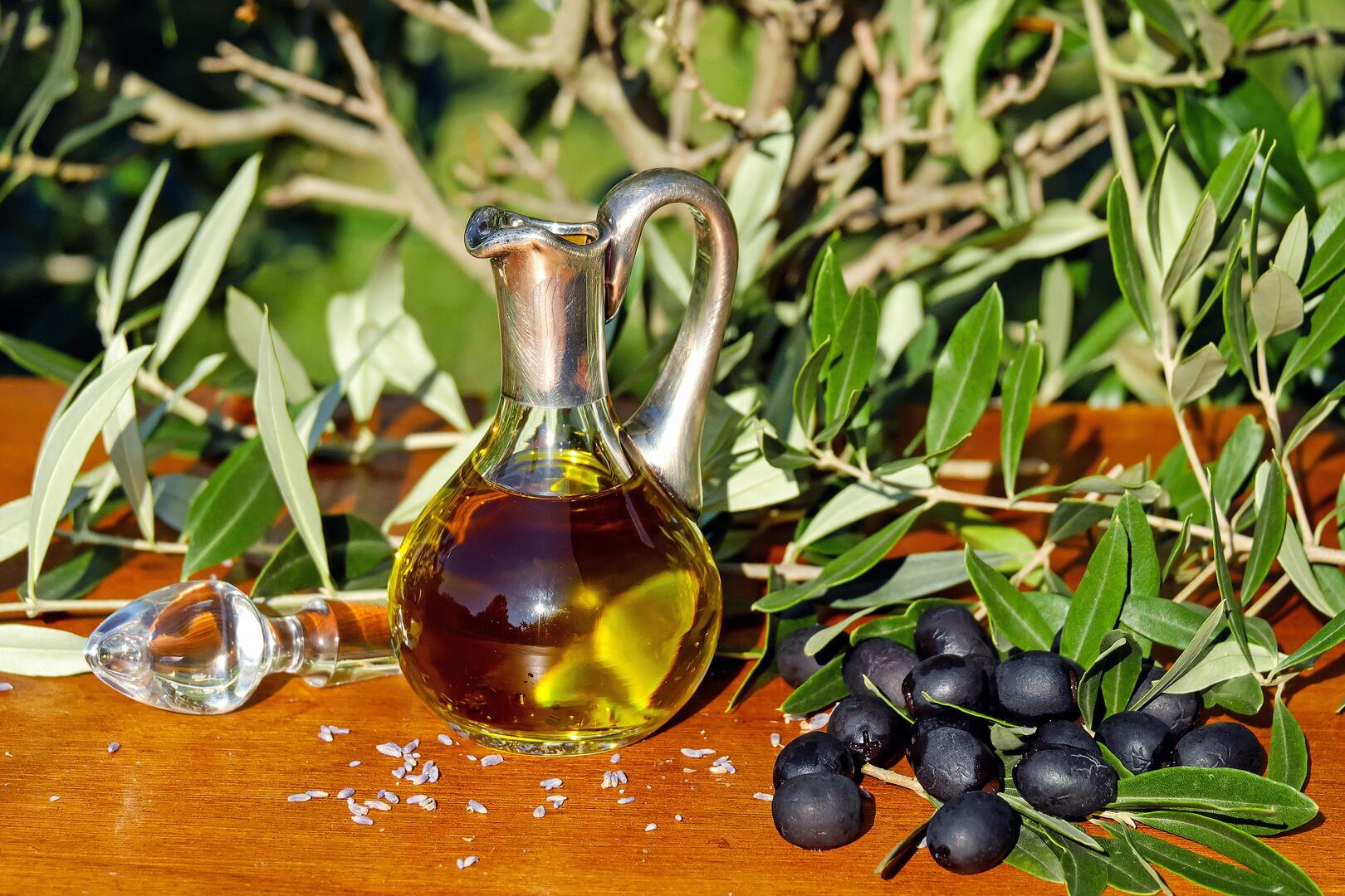Olives noires et huile d'olive