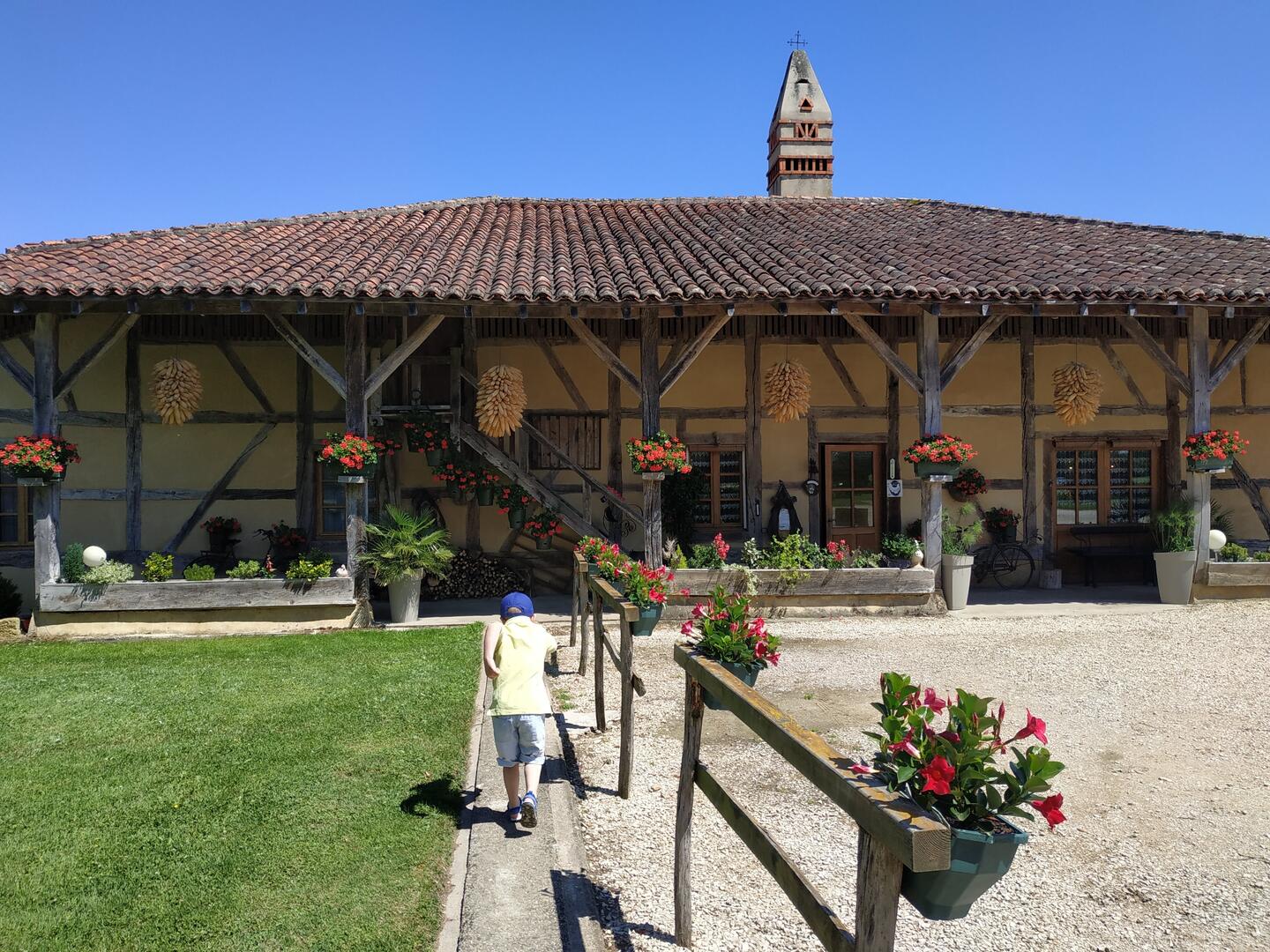 Bâtiment avec cheminée sarrasine