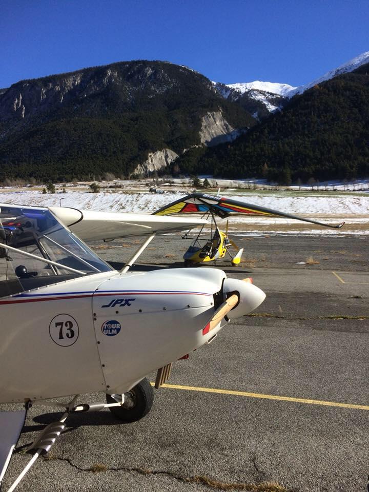 Avion et ULM posés à l'aérodrome